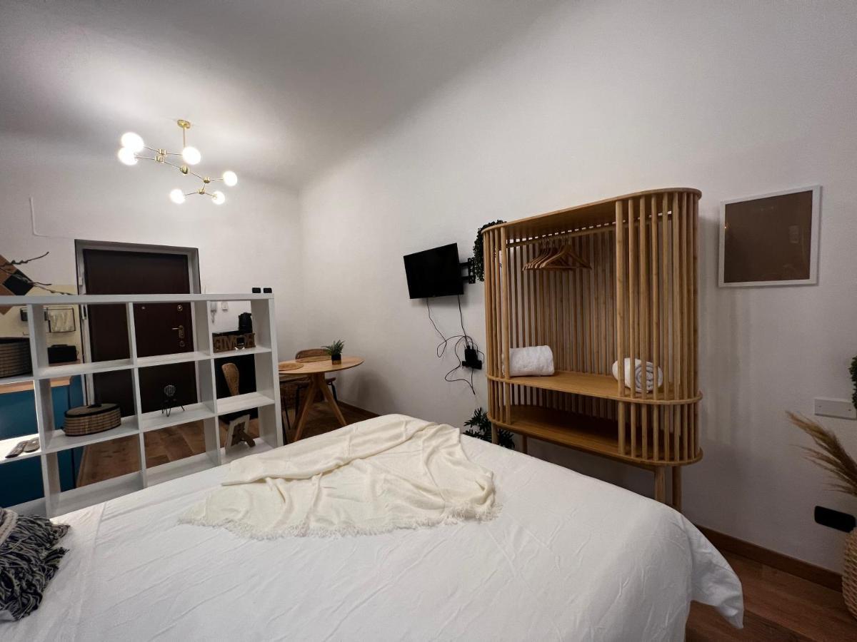 Regina Milano Ai Navigli - Sky Tv, Wifi And Breakfast Boxアパートメント エクステリア 写真