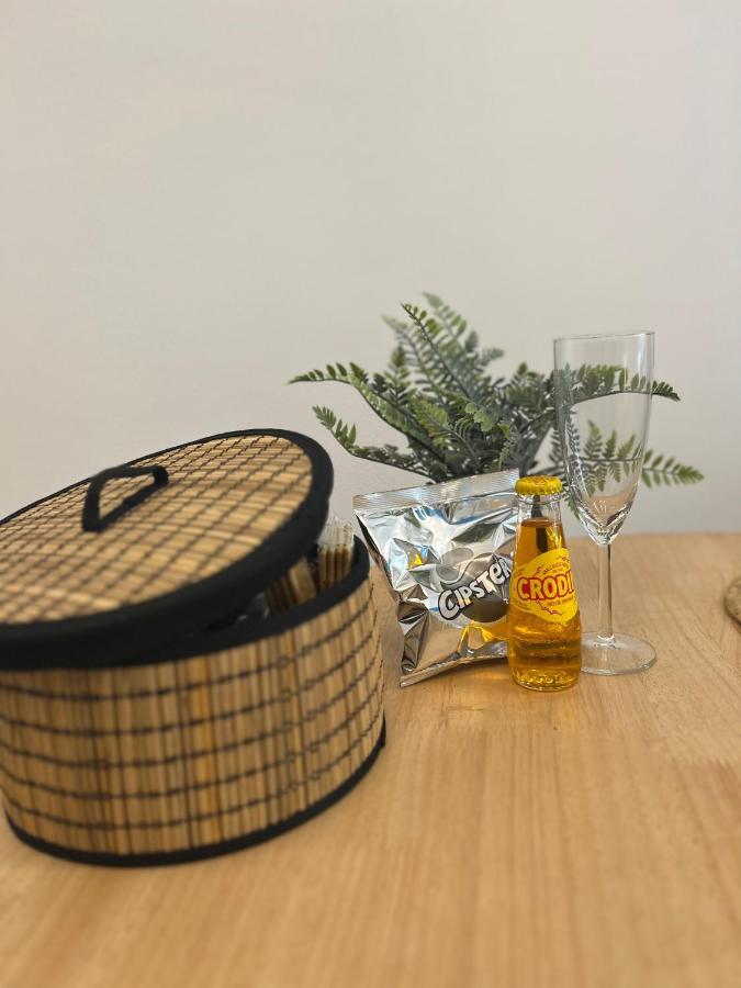 Regina Milano Ai Navigli - Sky Tv, Wifi And Breakfast Boxアパートメント エクステリア 写真